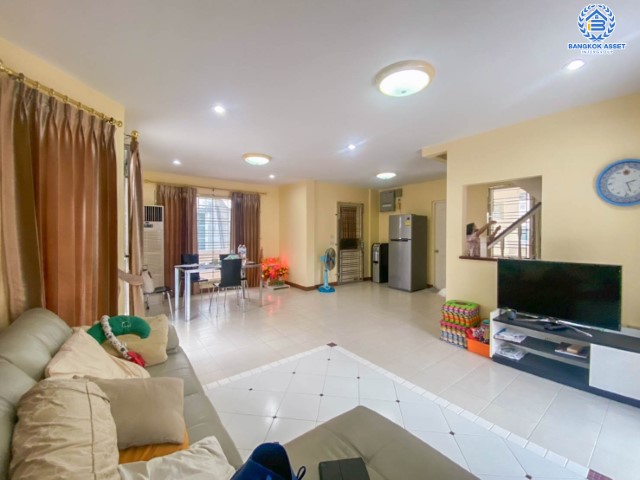 *****บ้านเดี่ยวมือสองย่านปทุมธานี คุณภาพระดับแบรนด์ L&H ม.ชัยพฤกษ์2 ราชพฤกษ์-ติวานนท์ เนื้อที่กว้างขวางมากถึง 57 ตร.ว. ฟังก์ชัน 3 ห้องนอน 2 ห้องน้ำ 2 ที่จอดรถ ตกแต่งภายในอย่างดี ประตูสเตนเลส บนทำเลติดถนน 345 เชื่อมต่อถ.ราชพฤกษ์, ถ.ติวานนท์ ใกล้โรบินสัน และทางด่วน "ศรีสมาน"